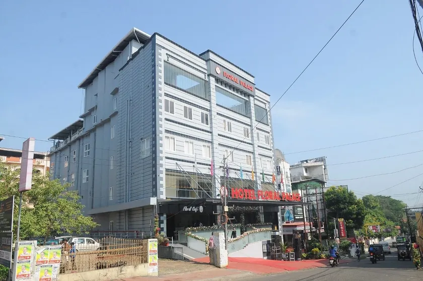 Hotel Floral Palace - Image 1