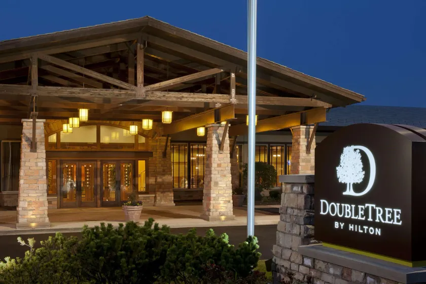 DoubleTree by Hilton Libertyville - Mundelein - Image 1