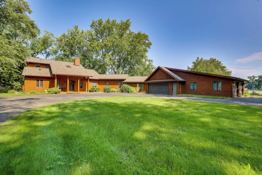 Lake Winnebago Family Retreat: Dock & Deck! - Image 1