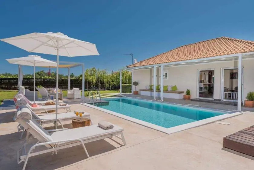 Madini Luxury villa with private Heated pool - Image 1