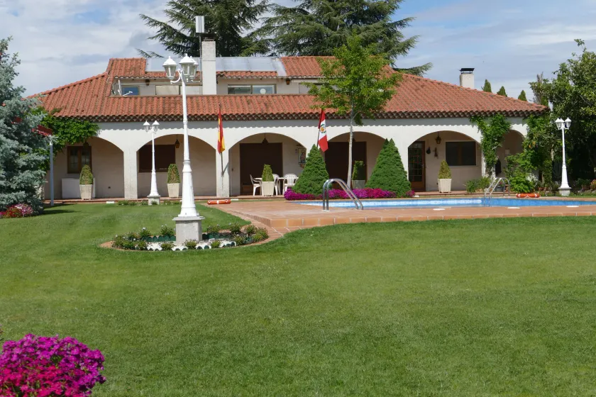7 Rooms Chalet With Swimming Pool - Image 1