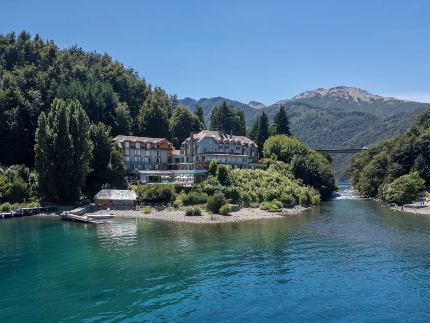 Correntoso Lake & River Hotel - Image 1