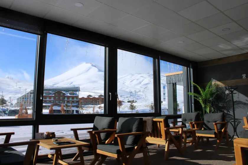 Peony Palace Hotel - Image 1