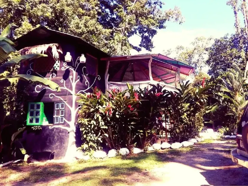 Madre Selva Hostel - Image 1
