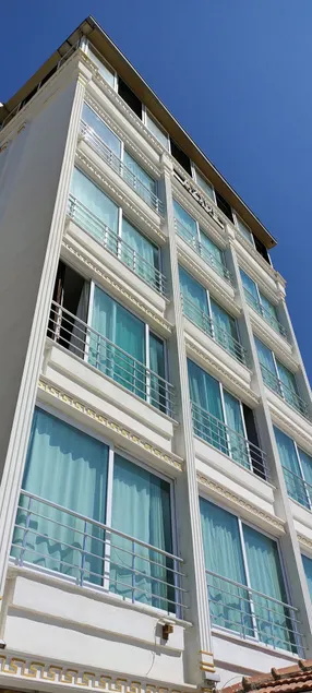 Anemonia Hotel - Image 1