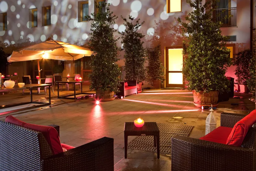 Al Tezzon Hotel - Image 1