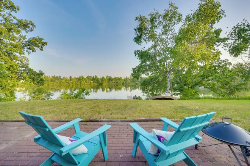 Lakefront Birchwood House w/ Deck + Fire Pit! - Innenbereich