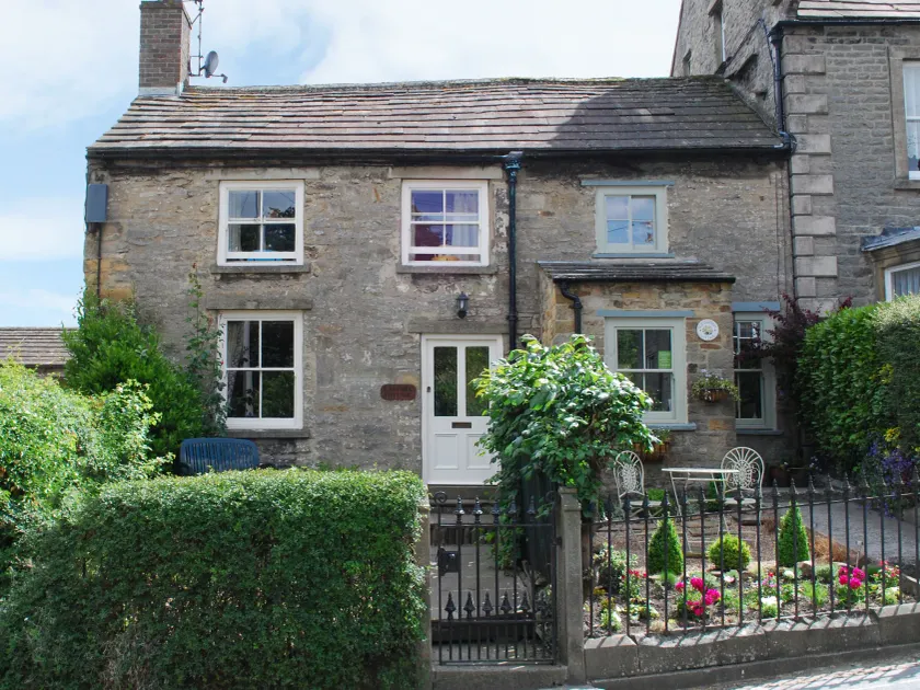 Cartmel Cottage - Image 1