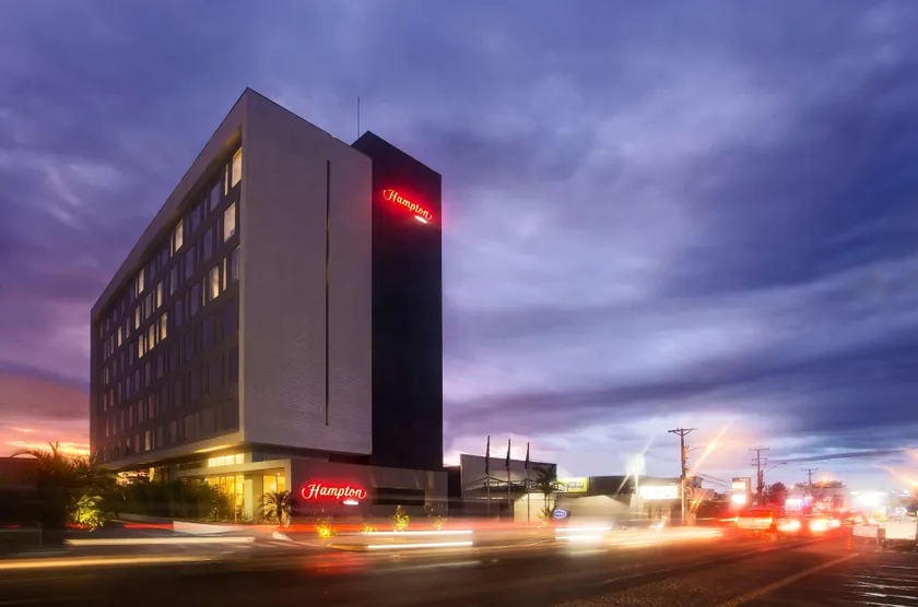 Hampton by Hilton David - Image 1
