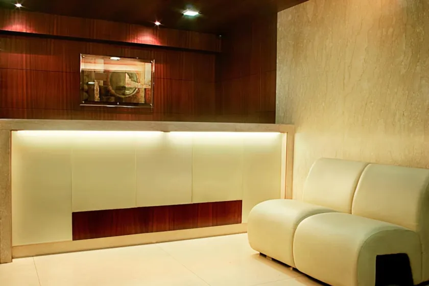 Hotel Lucky Bandra - Image 1
