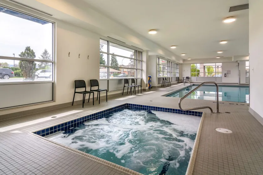 Econo Lodge Inn & Suites - Image 1