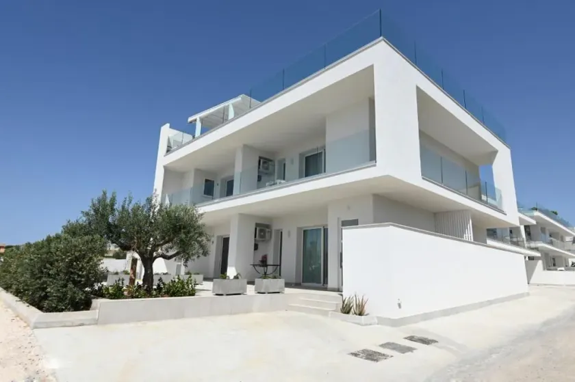 Dara Holiday Apartments - Image 1