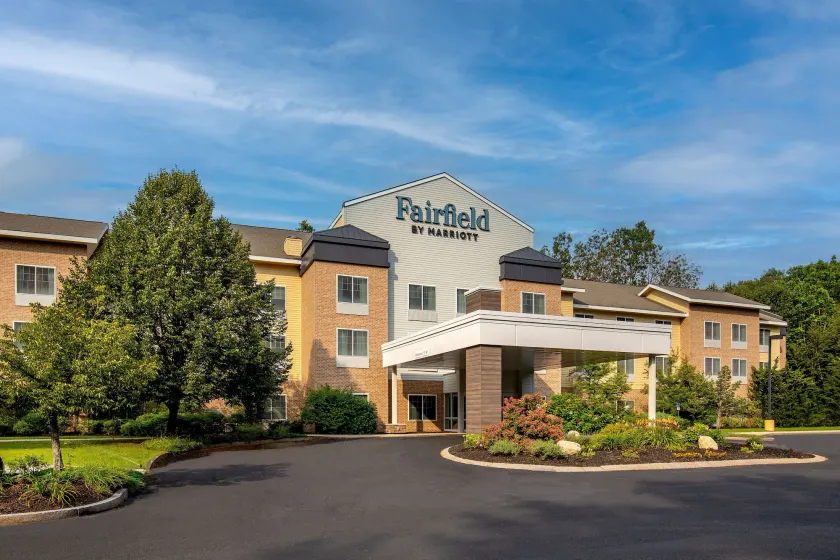 Fairfield Inn & Suites by Marriott Brunswick Freeport - Image 1