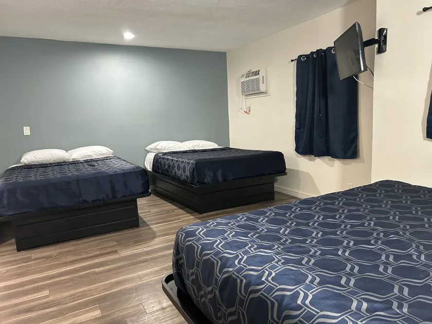 Budget Inn Hollywood - Image 1