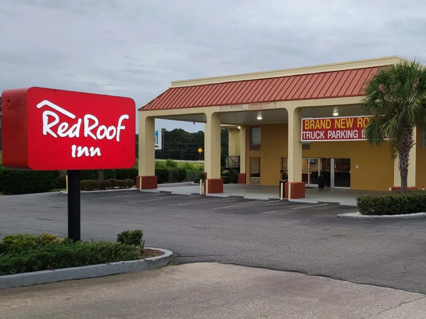 Red Roof Inn Tifton - Image 1