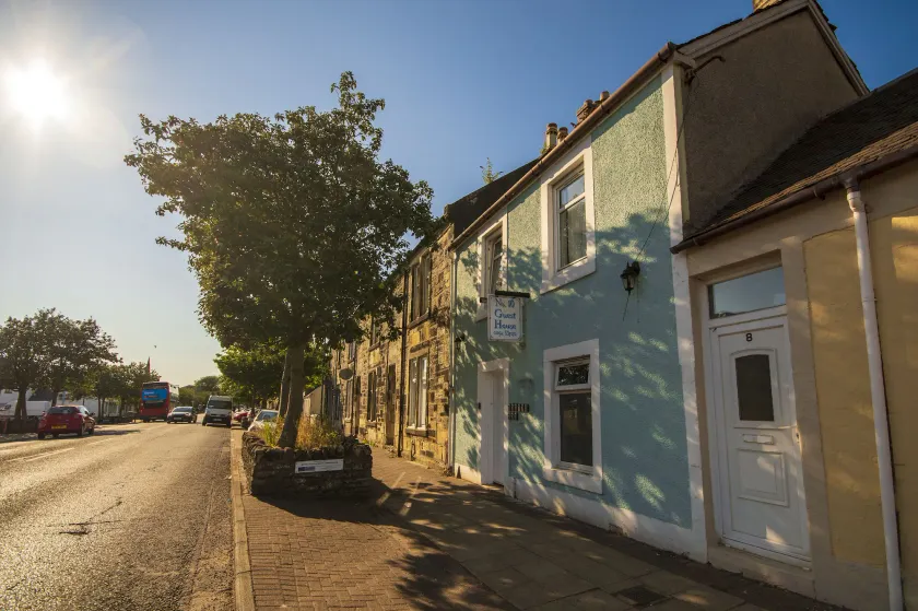Irvine Riverside Guesthouse - Image 1