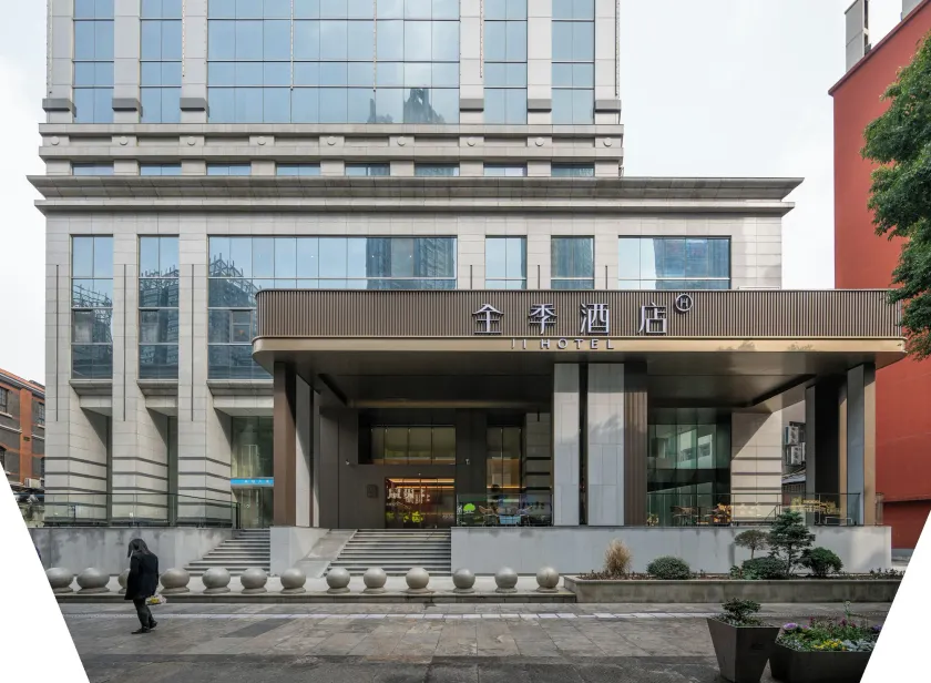 JI Hotel Wuhan Hanjiang Road Pedestrian Street River View - Image 1