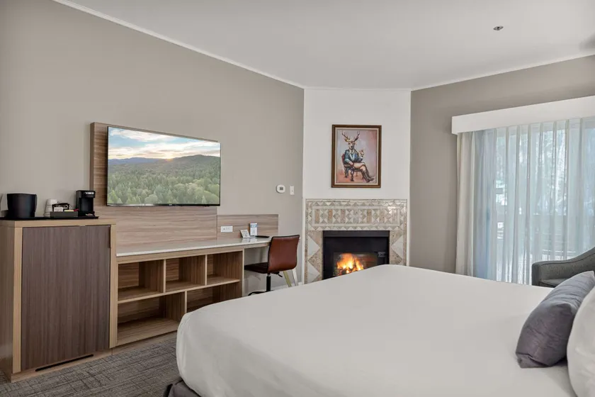 Chateau Big Bear Boutique Hotel, BW Signature Collection - Image 1