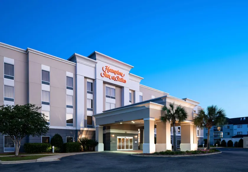 Hampton Inn & Suites Mobile I-65@ Airport Blvd - Image 1