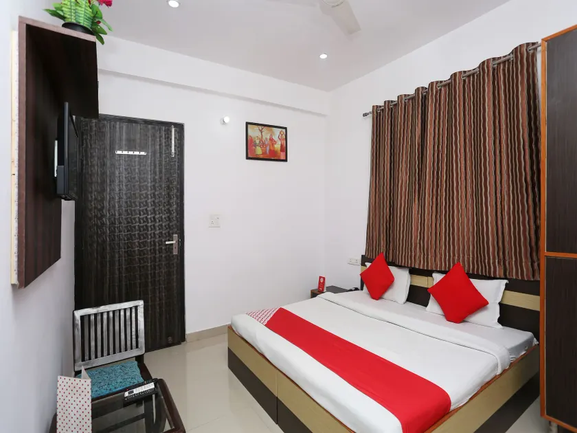 Hotel Taj Niwas - Image 1