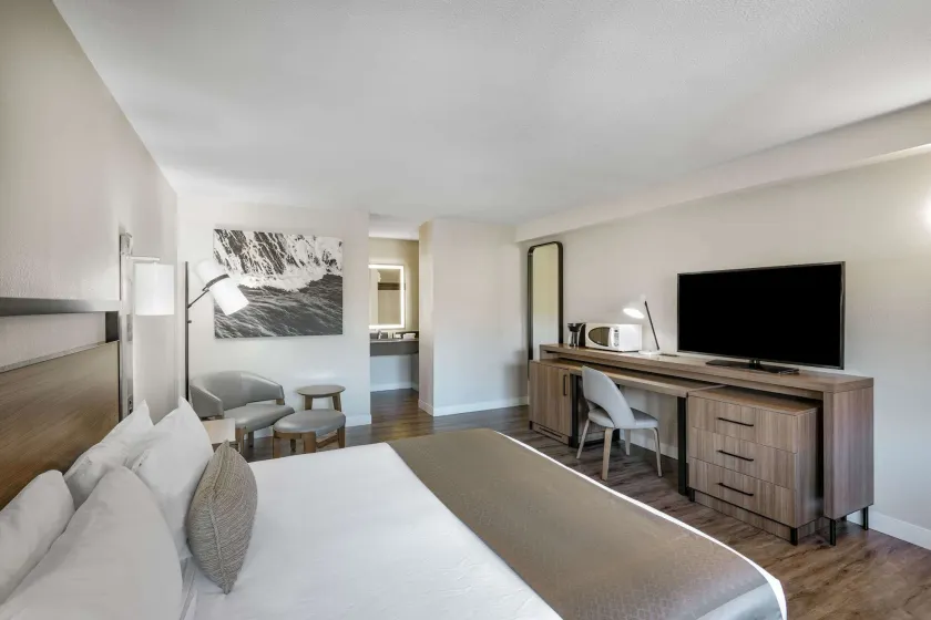 Wyndham Garden San Diego - Image 1