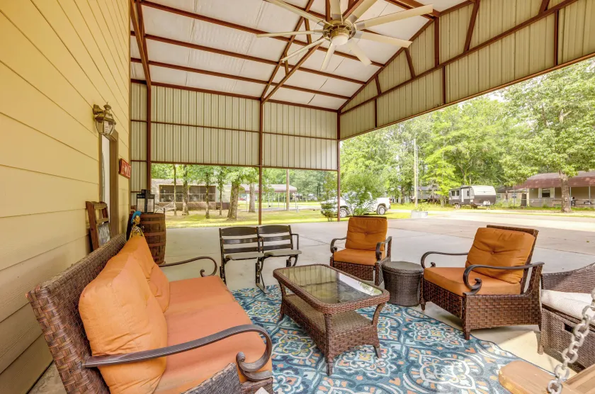 Point Blank Vacation Rental w/ Large Patio! - Image 1