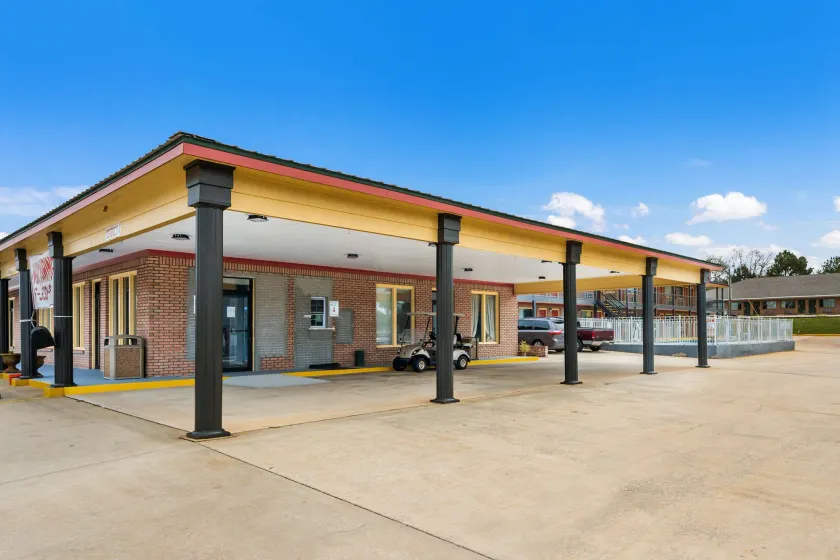 Econo Lodge Russellville - Image 1