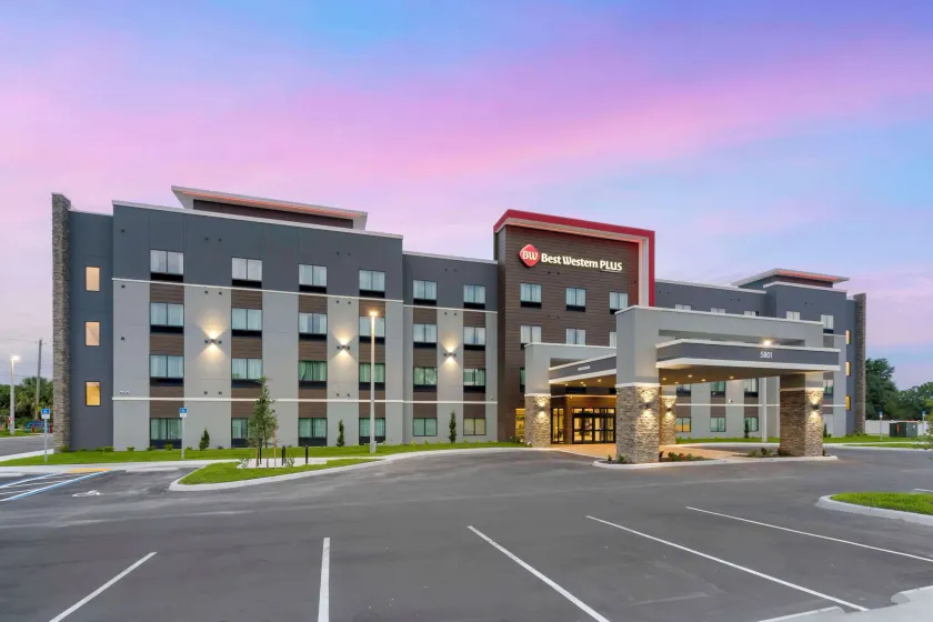 Best Western Plus Winter Haven Inn & Suites - Image 1