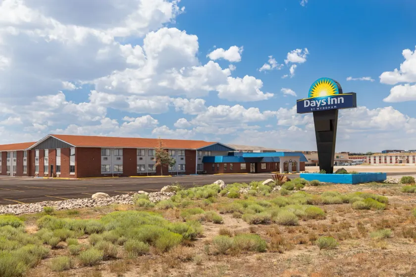 Days Inn by Wyndham Rawlins - Image 1