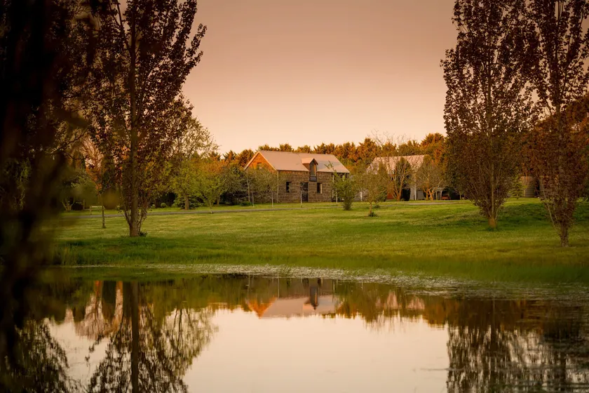 Honeysuckle Barn & Garden - Image 1