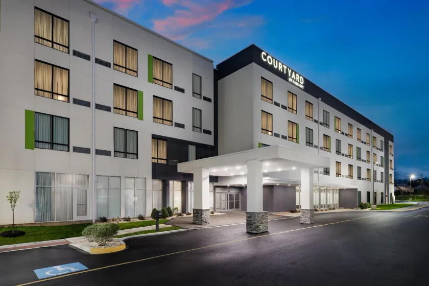 Courtyard by Marriott New Castle - Image 1