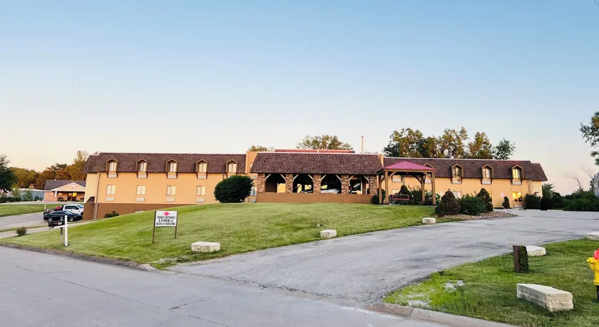 Hometown Inn & Suites - Image 1
