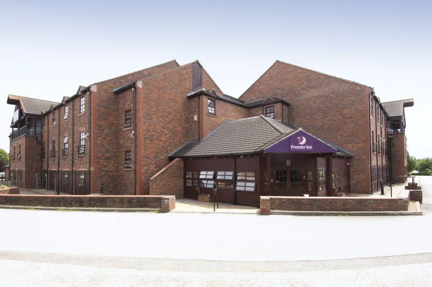 Premier Inn Milton Keynes Sw - Furzton Lake - Image 1