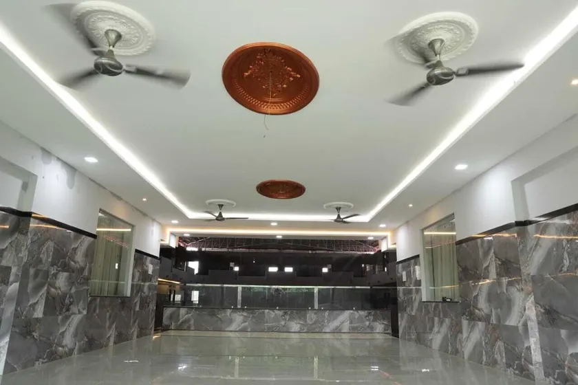 Navkar Palace Hotel & Resort - Interior entrance