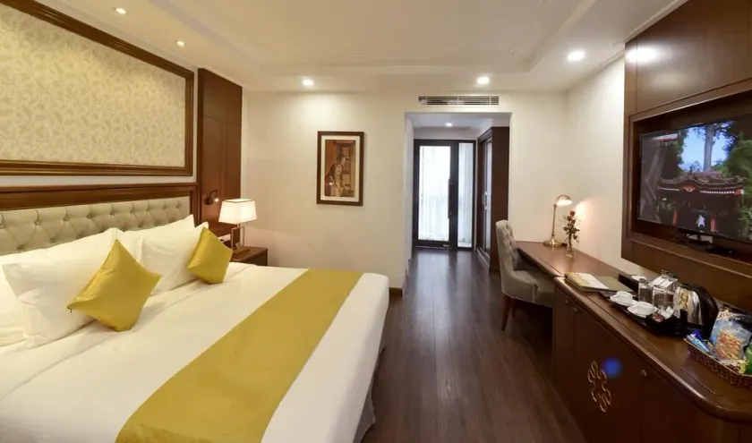 Garco Dragon Hotel - Image 1