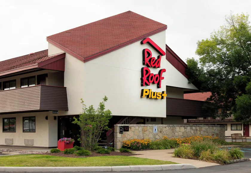 Red Roof Inn PLUS+ Pittsburgh South - Airport - Image 1