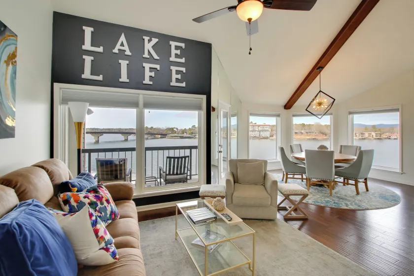 Million-dollar Views: Condo on Lake Hamilton! - Image 1