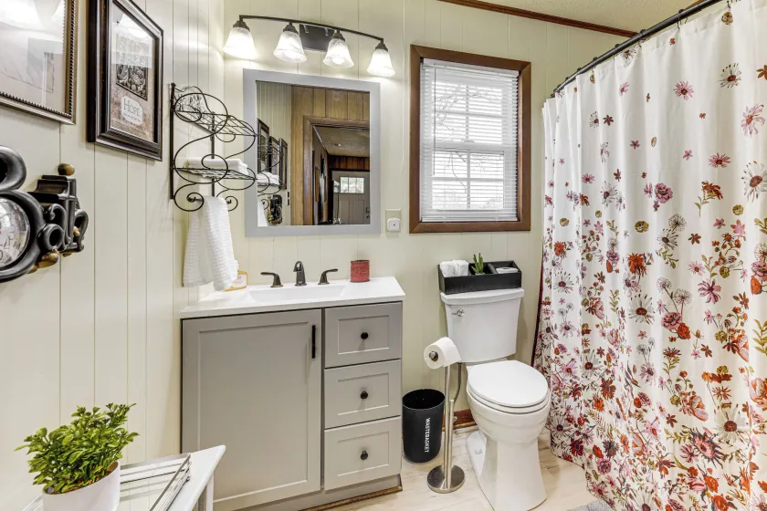 Yellow Home in Lineville on 2 Acres w/ Pool Access - Innenbereich