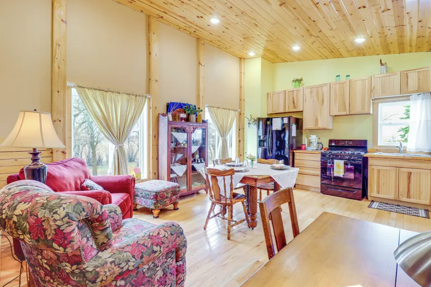 Peaceful Prairie Living! Rural Willow City Apt - Image 1