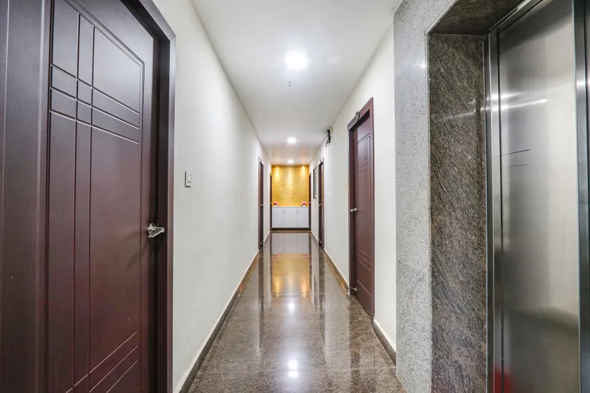 Via The Sunrise Inn - Hall