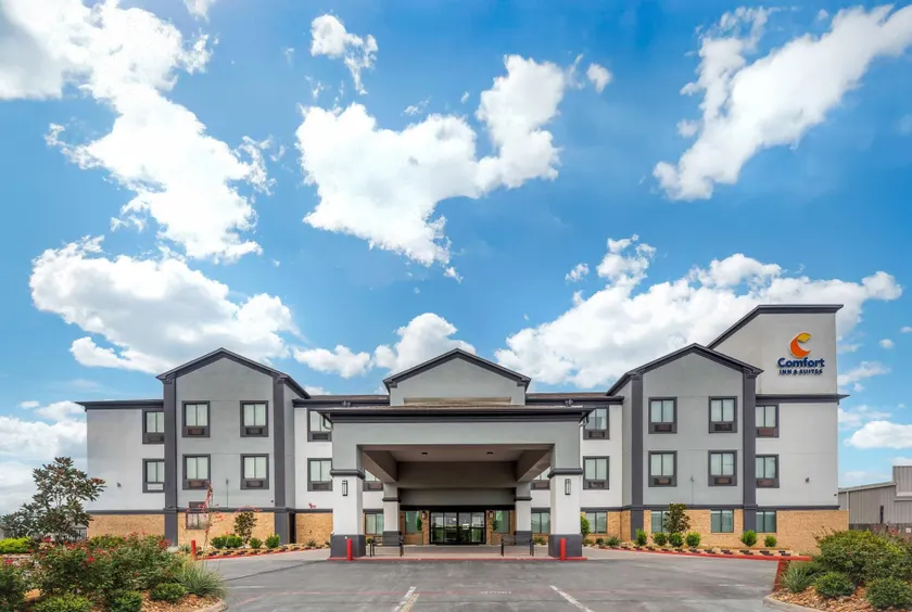 Comfort Inn & Suites Schulenburg - Image 1
