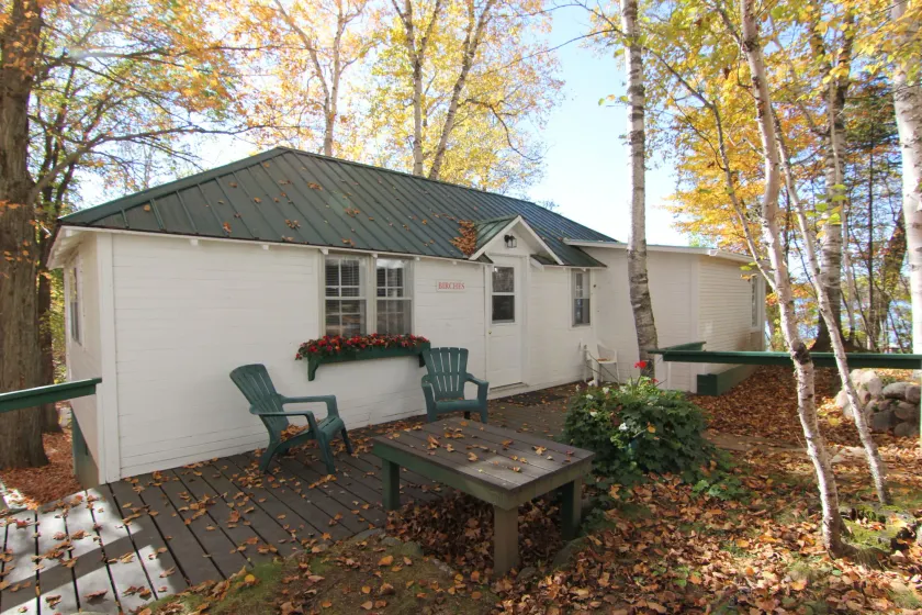 Birch Cliff Lodge on Baptiste Lake - Image 1