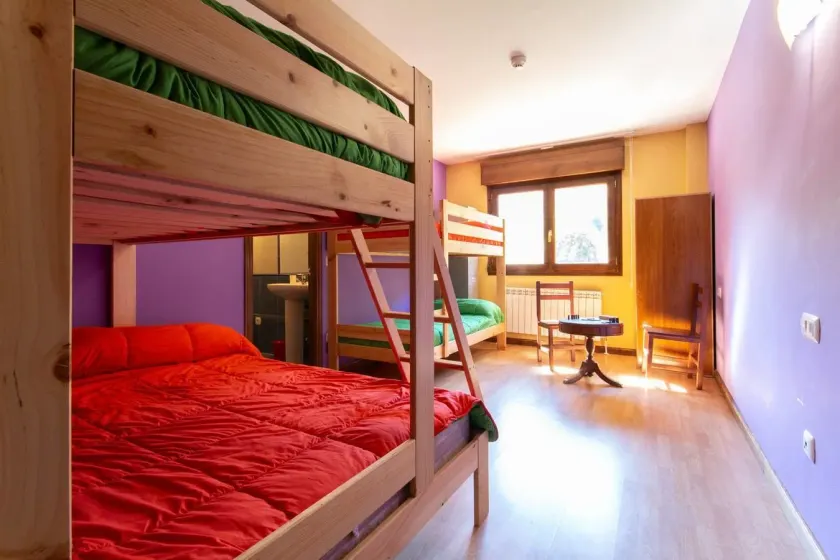 Albergue Los Avellanos - Hostel - Image 1