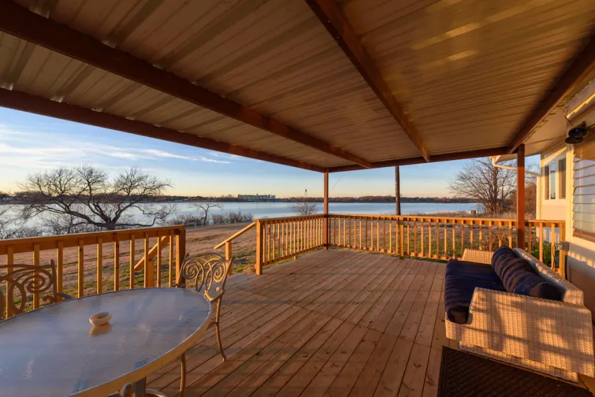 Lakehouse Bungalow-Frisco Location - Image 1