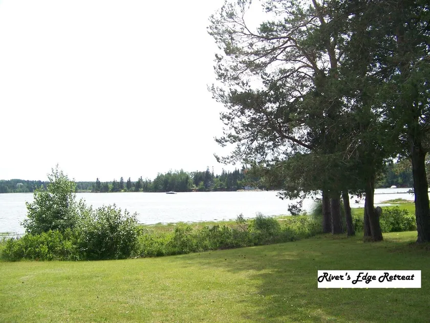 River’s Edge Retreat, Memories awaiting you on the shores of the West River - Image 1