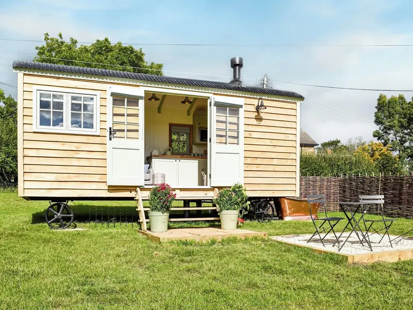 1 bedroom accommodation in Little Braunston - Image 1