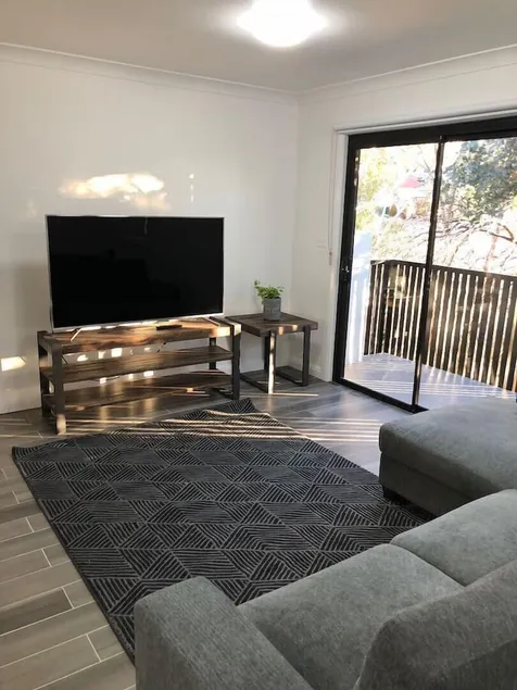 Luxury 3 bedroom Villa in the heart of Jindabyne - Unit 4 - Image 1