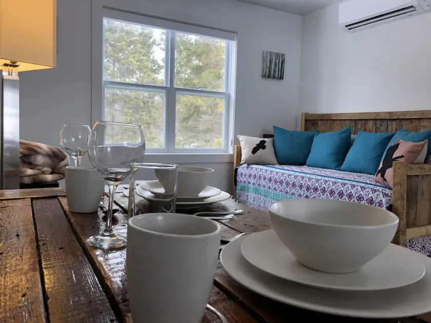 Eagle's Nest Loft- 1 bdrm lakeside apartment nestled up high in the trees.  - Image 1
