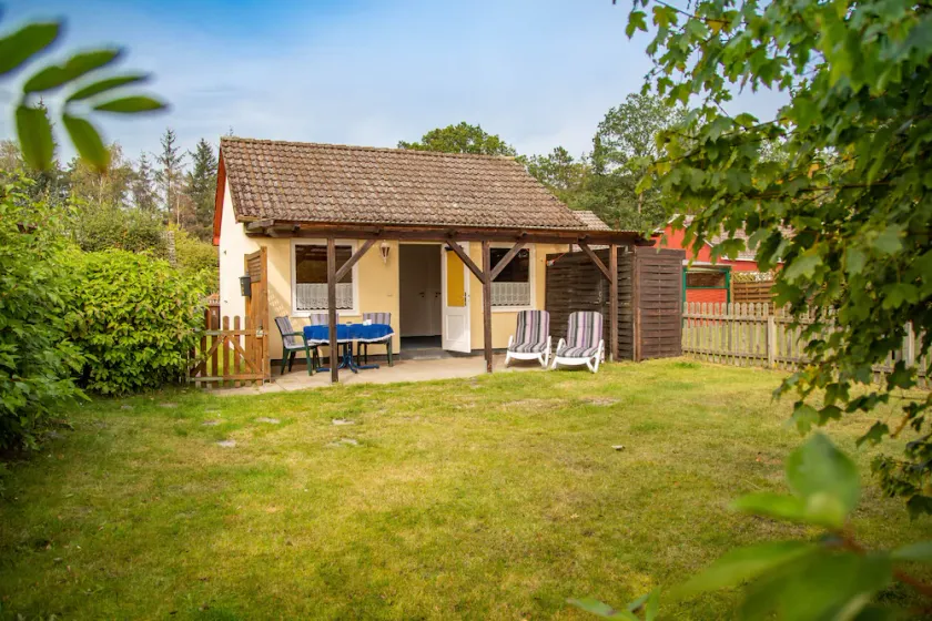 Sunny, quiet detached house close to the beach in Heidkate. - Image 1