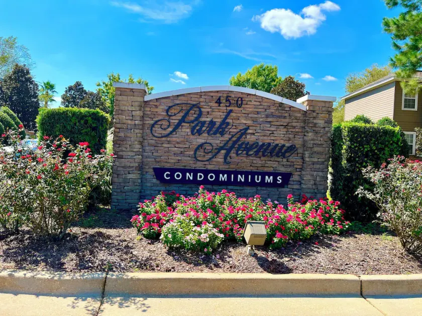Elegant 3-bedroom condo with 2 King beds/2 twins close to OWA/Foley Sports Plex. - Image 1